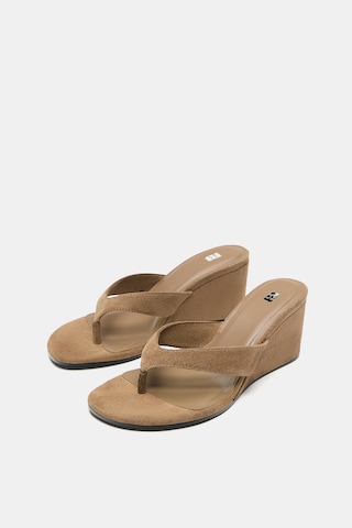 Pull&Bear Ujjelválasztó-pántos szandál - bézs