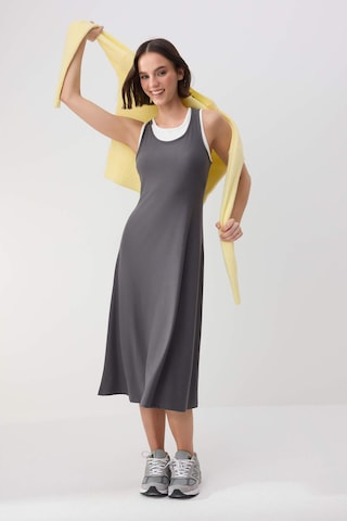 Trendyol Dress in Grey: front