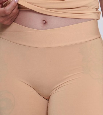 Pantaloni modellanti 'Cyclist' di SLOGGI in beige