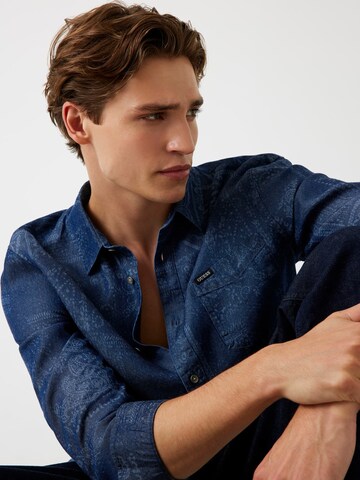GUESS Regular fit Button Up Shirt in Blue