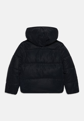 Geacă de iarnă de la GUESS pe negru