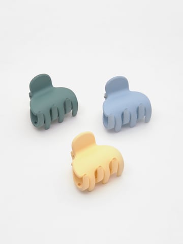 Accesorii pentru păr de la Pull&Bear pe albastru