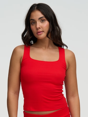 cfab (formerly creamy fabrics) - Top 'Cotton Tanktop mit eckigem Ausschnitt' en rojo