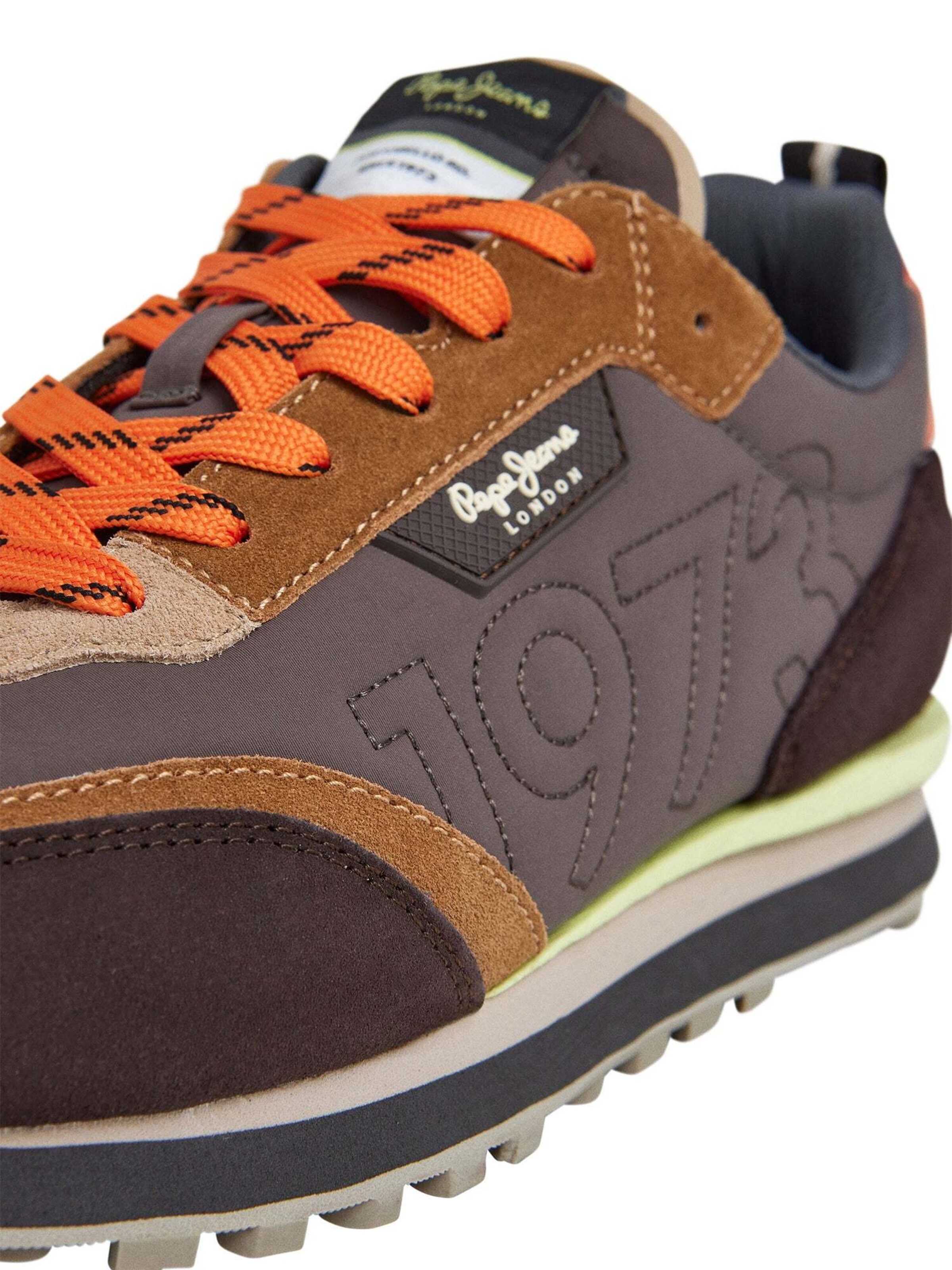 Pepe Jeans Sneakers laag 'Foster Connected' in Bruin