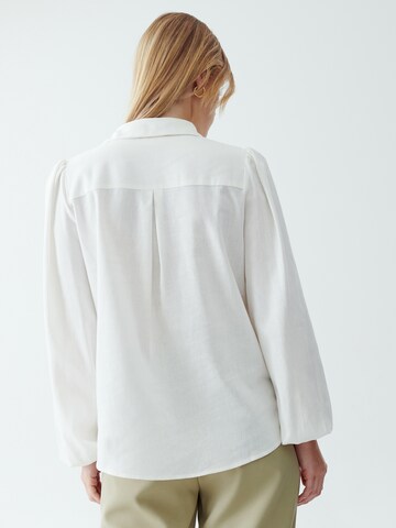 Calli Blouse in White: back