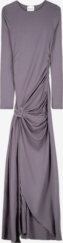 BershkaVečernja haljina - siva boja: prednji dio