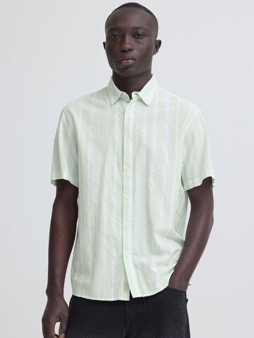 BLEND Regular Fit Kurzarmhemd ' BHAvik ' in Grün: Vorderseite