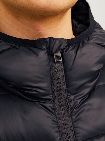 JACK & JONES Overgangsjakke 'JJVINCENT' i sort