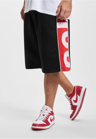 Ecko Unlimited Loose fit Pants in Black: front