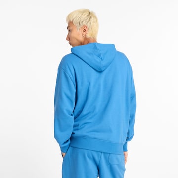 new balance Sweatshirt 'Essentials' in Blauw