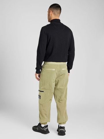 Calvin Klein Jeans Zúžený Kalhoty – zelená