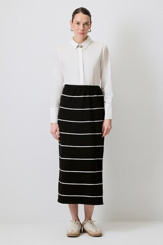 Touche Prive Skirt in Black: front
