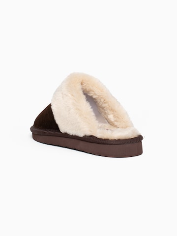 Pantoufle 'Chesney Slide' Minnetonka en marron