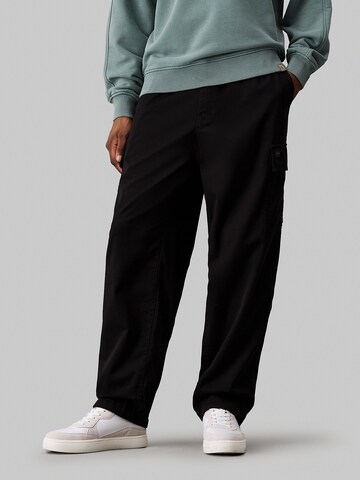 Calvin Klein Jeans Wide leg Cargo trousers in Black: front