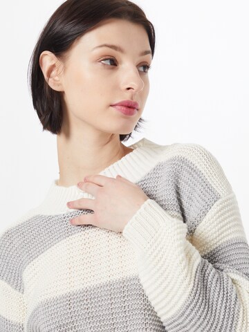 Femme Luxe - Pullover 'Rivkah' em branco