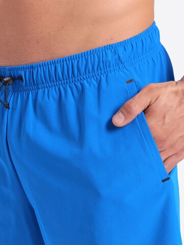 ARENA Badeshorts 'EVO BEACH BOXER SOLID' i blå