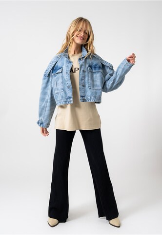 Veste mi-saison 'Oona' OH APRIL en bleu