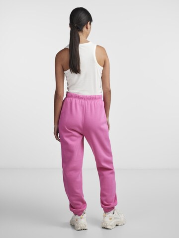 PIECES Tapered Hose 'Chilli' in Pink