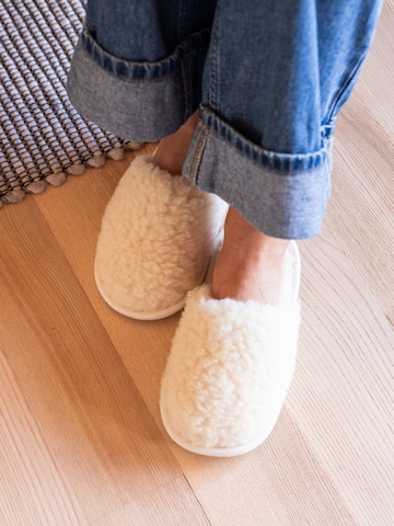 Gottstein Slippers 'Curly Wool Curly Wool' in White