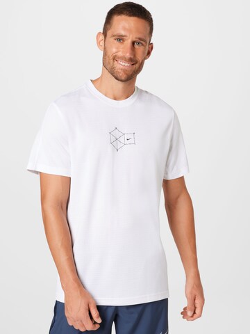 T-Shirt Nike Sportswear en blanc : devant