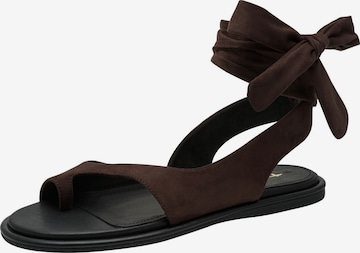 Sandales Tamaris en marron : devant