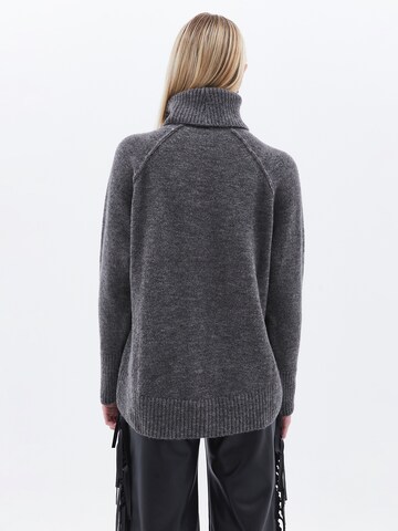Pullover di OXXO in grigio