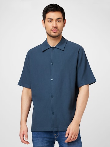 Comfort fit Camicia di WEEKDAY in blu: frontale