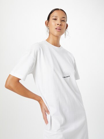 Robe Calvin Klein Jeans en blanc