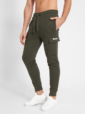 Regular Pantalon 'Fargo' BENCH en vert : devant