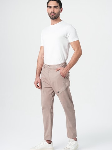 M.O.D MIRACLE OF DENIM Tapered Cargobukser i grå: forside