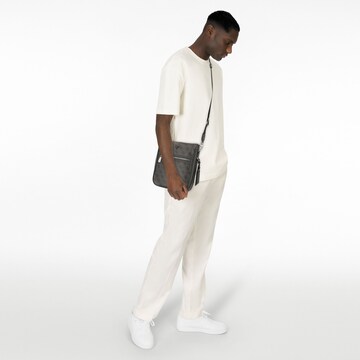 GUESS Umhängetasche 'Milano' in Grau