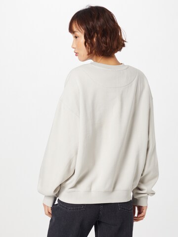 Sweat-shirt 'Essence Standard' WEEKDAY en beige