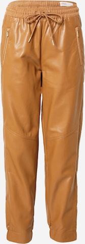 s.Oliver Tapered Broek in Bruin: voorkant