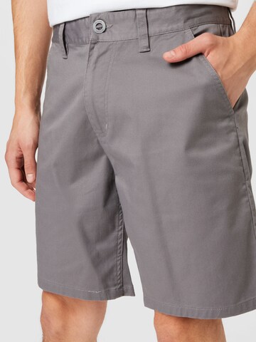 Brixton Regular Shorts 'CHOICE' in Grau