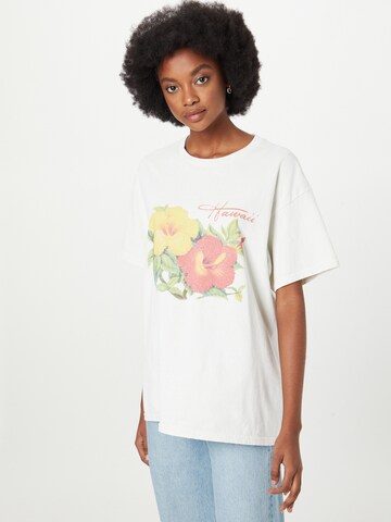 Nasty Gal - Camiseta talla grande 'Hawaii' en blanco: frente