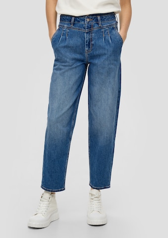 s.Oliver Tapered Pleated Jeans in Blue: front