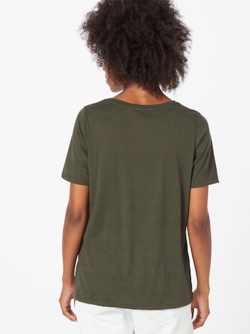 Tricou de la DeFacto pe verde