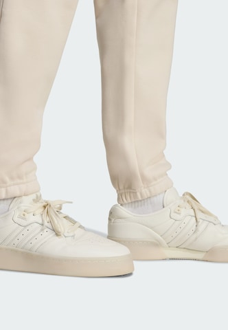 Tapered Pantaloni 'Trefoil Essentials' di ADIDAS ORIGINALS in bianco