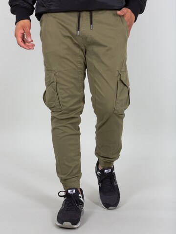 Tapered Pantaloni cargo di ALPHA INDUSTRIES in verde: frontale