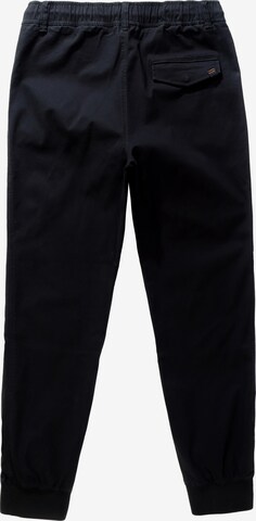Effilé Pantalon chino STHUGE en noir