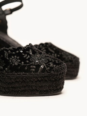 Alhamas Pumps 'Alpargata Cuña 10 cm Terciopelo' in Zwart