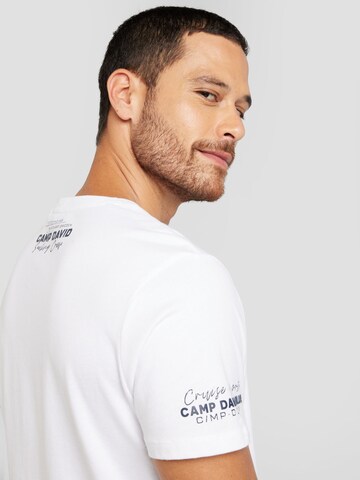 T-Shirt 'Cruise North' CAMP DAVID en blanc