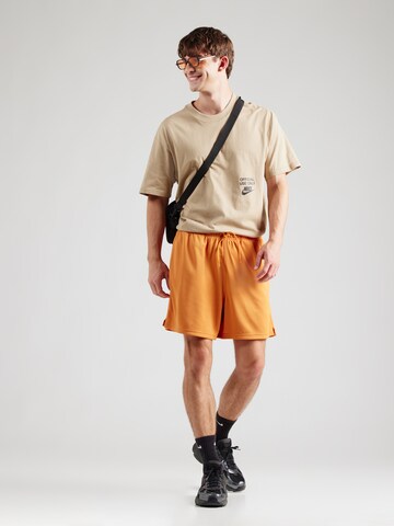 Regular Pantaloni 'CLUB FLOW' de la Nike Sportswear pe portocaliu