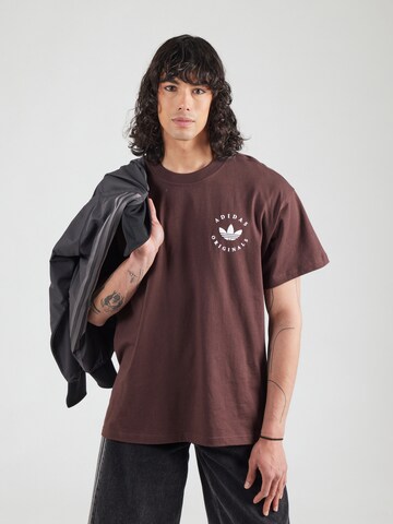 ADIDAS ORIGINALS Тениска в кафяво: отпред