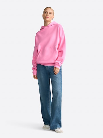 Rich & Royal Sweatshirt in Pink: front