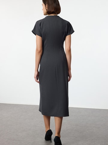 Trendyol Sukienka w kolorze szary