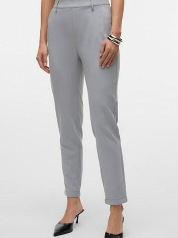 Slimfit Pantaloni di VERO MODA in grigio