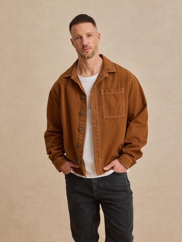 DAN FOX APPAREL Jacke 'Lennard' in Braun: predná strana