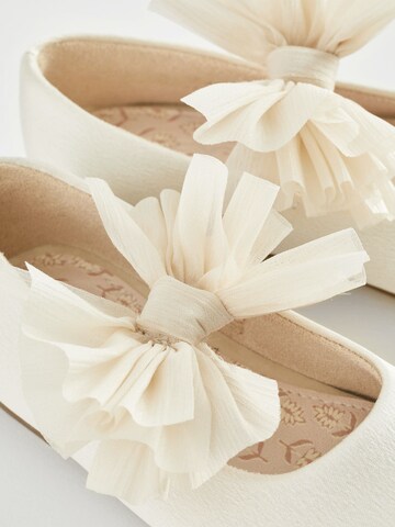 Next Ballerina's ' Brautjungfer' in Wit