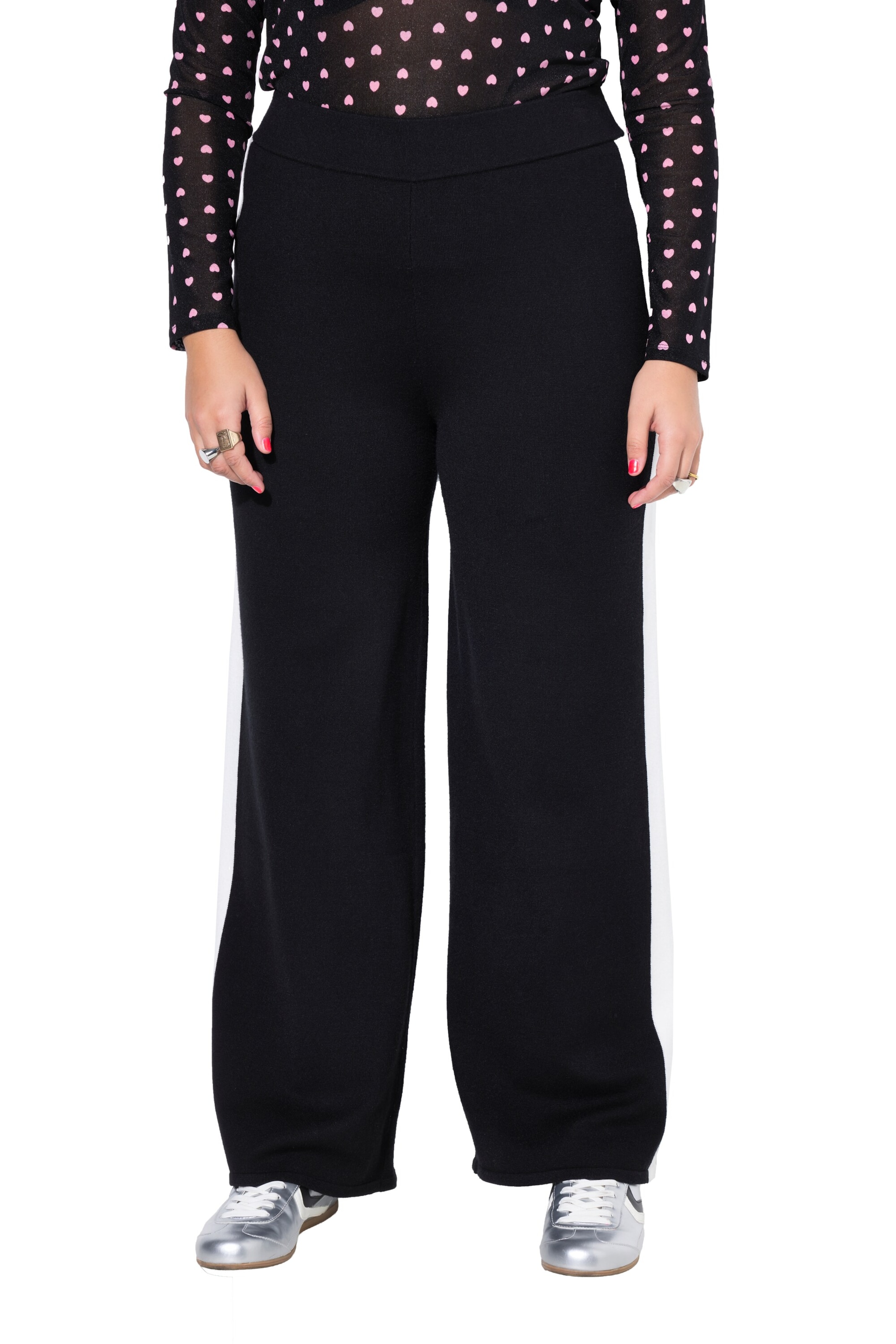 Studio Untold Loosefit Broek in Zwart: voorkant